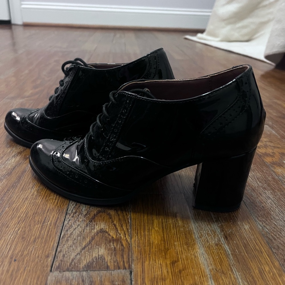 Julia Bo patent leather oxford heels - Picture 3 of 5